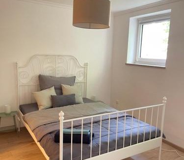 Oberwiesenfeld Apartment | Large flat with WIFI and parking
