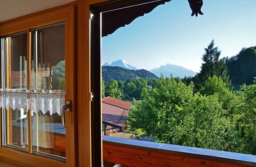 Oberau Apartment | Large four bedroom apartment gem. DTV, quiet location with great mountain views