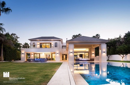 Guadalmina House | Large modern villa with fantastic pool and outside kitchen.