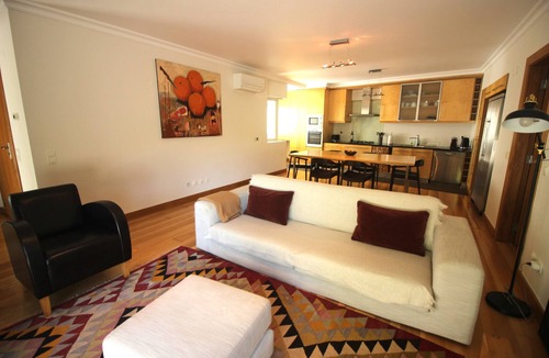 Sao Sebastiao da Pedreira Apartment | Large Penthouse with Terrace near Gulbenkian