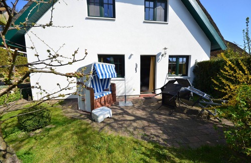 Gross Zicker House | Large Reet - House for 4 people + baby garden sea