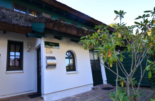 Gross Zicker House | Large Thatched for 8 people and a baby in the sea
