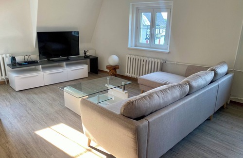 Lengefeld Apartment | Large vacation apartment right next to Rauenstein Castle