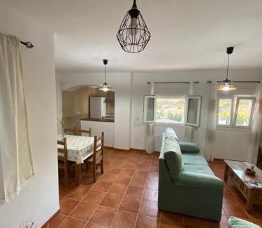 Benamahoma House | Las Palomas