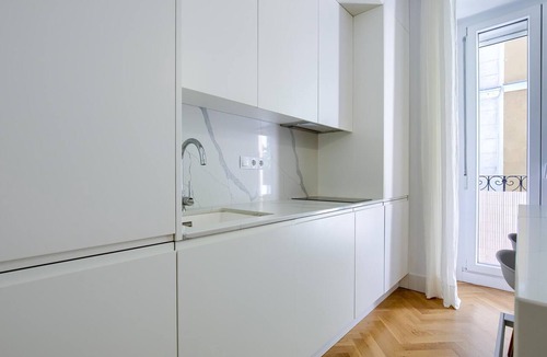 Embajadores Apartment | Lavapies Center - One-bedroom Apartment
