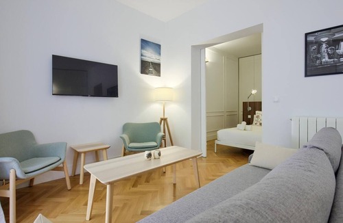 Embajadores Apartment | Lavapies Center - One-bedroom Apartment
