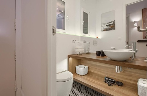 Embajadores Apartment | Lavapies Center - One-bedroom Apartment