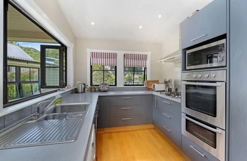 Arrowtown House | Lavender Country Cottage - Arrowtown Holiday Home
