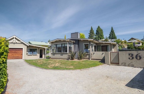 Arrowtown House | Lavender Country Cottage - Arrowtown Holiday Home