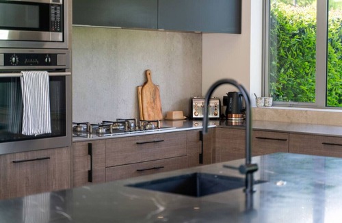 Lake Hayes House | Le Petit Pavillon | Four-bedroom Home