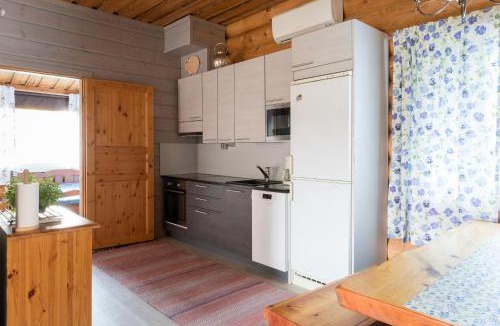 Sonka Ski Chalet | Leenan tupa