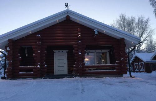 Sonka Ski Chalet | Leenan tupa