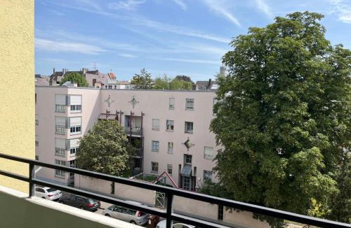 Innenstadt Apartment | Leo Flat