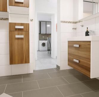 Straubing Apartment | LETA Homes - Komfortables Gästehaus - eigene Parkplätze & Traumterrasse