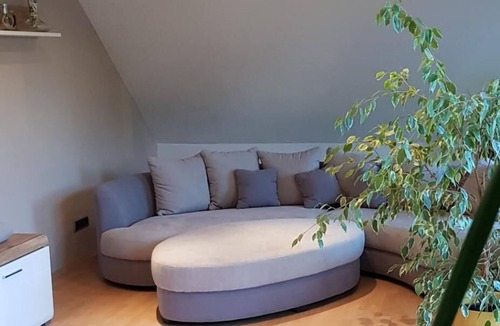 Merkendorf Apartment | Lichtdurchflutete Dachgeschosswohnung (98 m2) mit zwei Balkonen