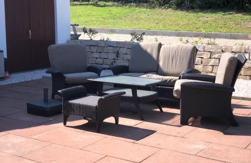 Altdorf bei Nuernberg Apartment | Liebevoll Eingerichtetes Ferienhaus mit Terrasse und Kamin