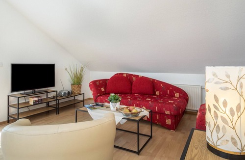 Eriskirch Apartment | Light-Flooded Attic Apartment “Haus Schussenblick DG” with Wi-Fi, Terrace & Garden; Parking