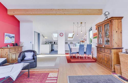 Bogenhausen Apartment | Light-flooded holiday home "Muc City de Lux" with Balcony & Wi-Fi; Parking Available
