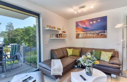 Ostseebad Baabe Apartment | Light-flooded vacation apartment 'Lachmöwe' in Baabe: sea view, comfort