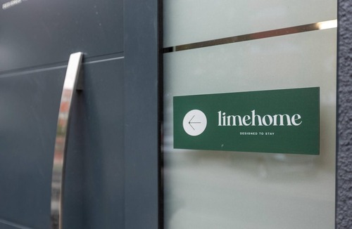 Innenstadt Apartment | limehome Osnabrück Johannisstr. | Deluxe Suite