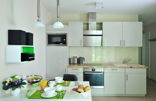 Heiligendamm Apartment | Linden-Palais apartment 11 - 2 rooms, south-facing terrace, close to the beach & WLAN for up to 4 people