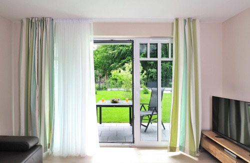 Heiligendamm Apartment | Linden-Palais apartment 11 - 2 rooms, south-facing terrace, close to the beach & WLAN for up to 4 people