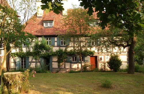 Geckenheim House | Listed old timbered house with garden