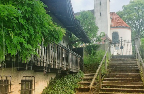 Holzhausen Apartment | Lofty spacious apartment with natural flair and lake view