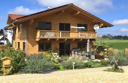 Buching House | Log cabin Green Heart