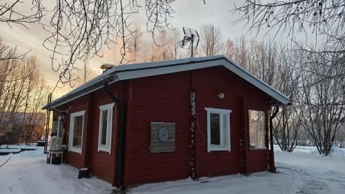 Sonka Other | Log cabin on the banks of Ounasjoki River
