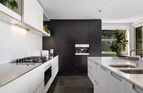 Fernhill Apartment | Lordons Penthouse | Hot Tub, BBQ, Gas Fire, A/C