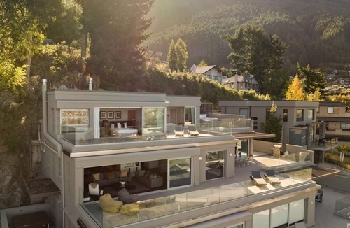 Fernhill Apartment | Lordons Penthouse | Hot Tub, BBQ, Gas Fire, A/C