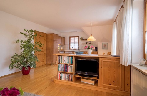 Aschach Apartment | Lovely Apartment ‘Apfelblüte’ on Farm House with Balcony and Mountain View
