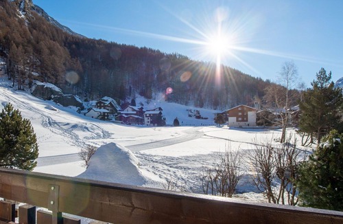 Saas Almagell Apartment | Lovely apartment for 2 people with WIFI, TV and balcony