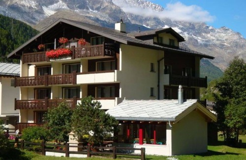 Saas Almagell Apartment | Lovely apartment for 2 people with WIFI, TV and balcony