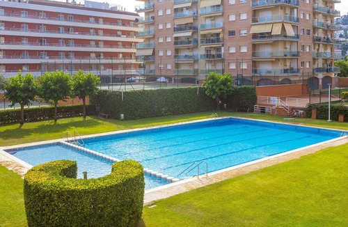 Santa Susanna Apartment | Lovely apartment for 6 people with pool, WIFI, A/C, TV, balcony and pets allowed