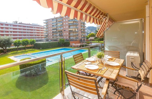 Santa Susanna Apartment | Lovely apartment for 6 people with pool, WIFI, A/C, TV, balcony and pets allowed