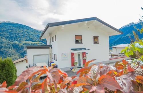 Wenns Apartment | Lovely apartment for 5 guests with WIFI, TV and balcony