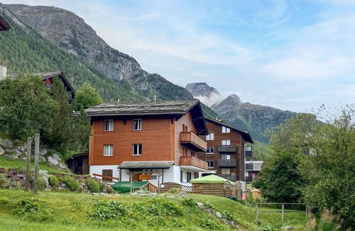 Graechen Apartment | Lovely apartment for 6 guests with WIFI, TV, balcony and panoramic view