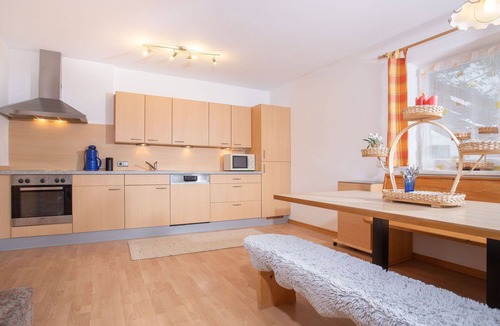 Hainzenberg Apartment | Lovely apartment for 4 guests with WIFI, TV and parking