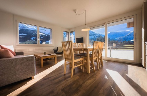 Adelboden Apartment | Lovely apartment for 6 people with WIFI, TV and balcony