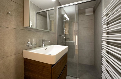 Adelboden Apartment | Lovely apartment for 6 people with WIFI, TV and balcony