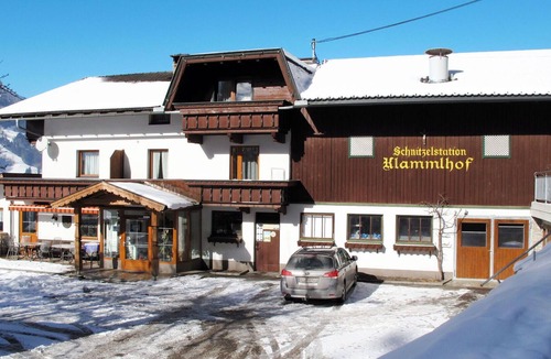 Distelberg Villa | Lovely apartment in villa for 9 guests with pool, WIFI, TV, terrace and parking