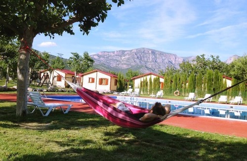 La Puebla de Roda House | Lovely Holiday House in Isábena with Common Pool