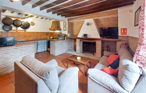 Villanueva del Trabuco House | Lovely Home In Villanueva Del Trabuco