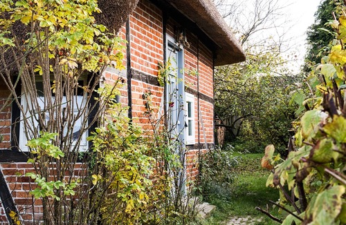 Schnellmark House | Lovingly renovated thatched roof Kate from 1850 near the beach
