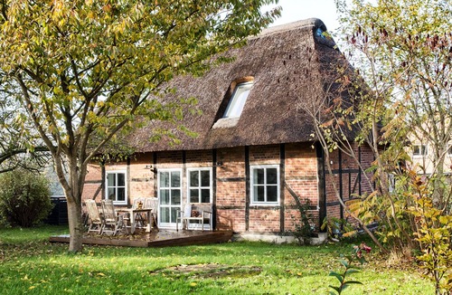 Schnellmark House | Lovingly renovated thatched roof Kate from 1850 near the beach
