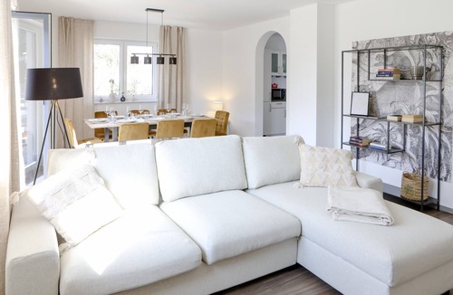 Richard-Strauss-Straße Apartment | Lumen Homes - Design-apt. Nahe Audi und Altstadt, 3 Zimmer, Netflix