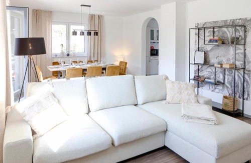 Gabelsbergerstraße Apartment | Lumen Homes - Design-Apartment nahe Audi und Altstadt, 3 Zimmer, über 100 m2, Balkon