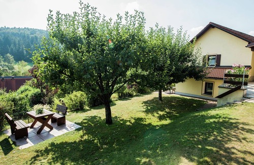 Plankenfels House | Luring Apartment in Plankenstein near Forest